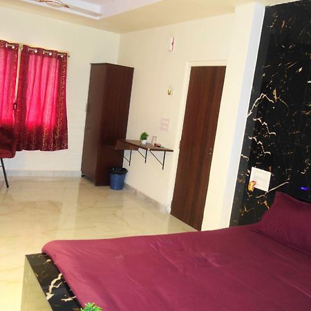 Hotel HCB  Brahmapur Buitenkant foto