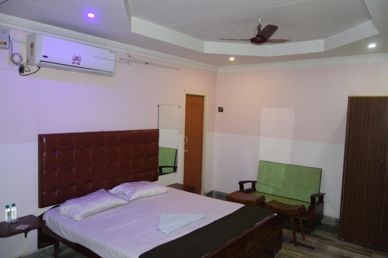 Hotel HCB  Brahmapur Buitenkant foto