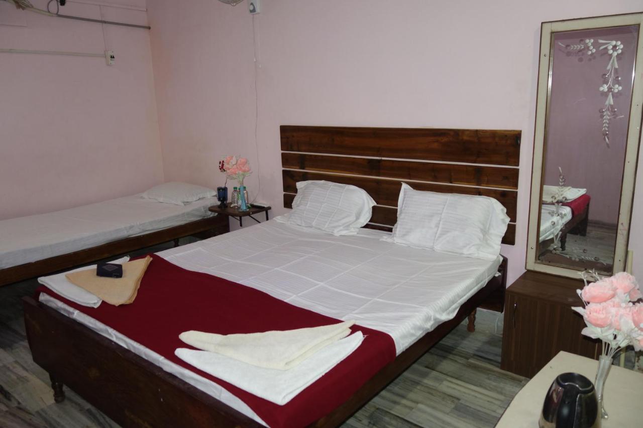 Hotel HCB  Brahmapur Buitenkant foto