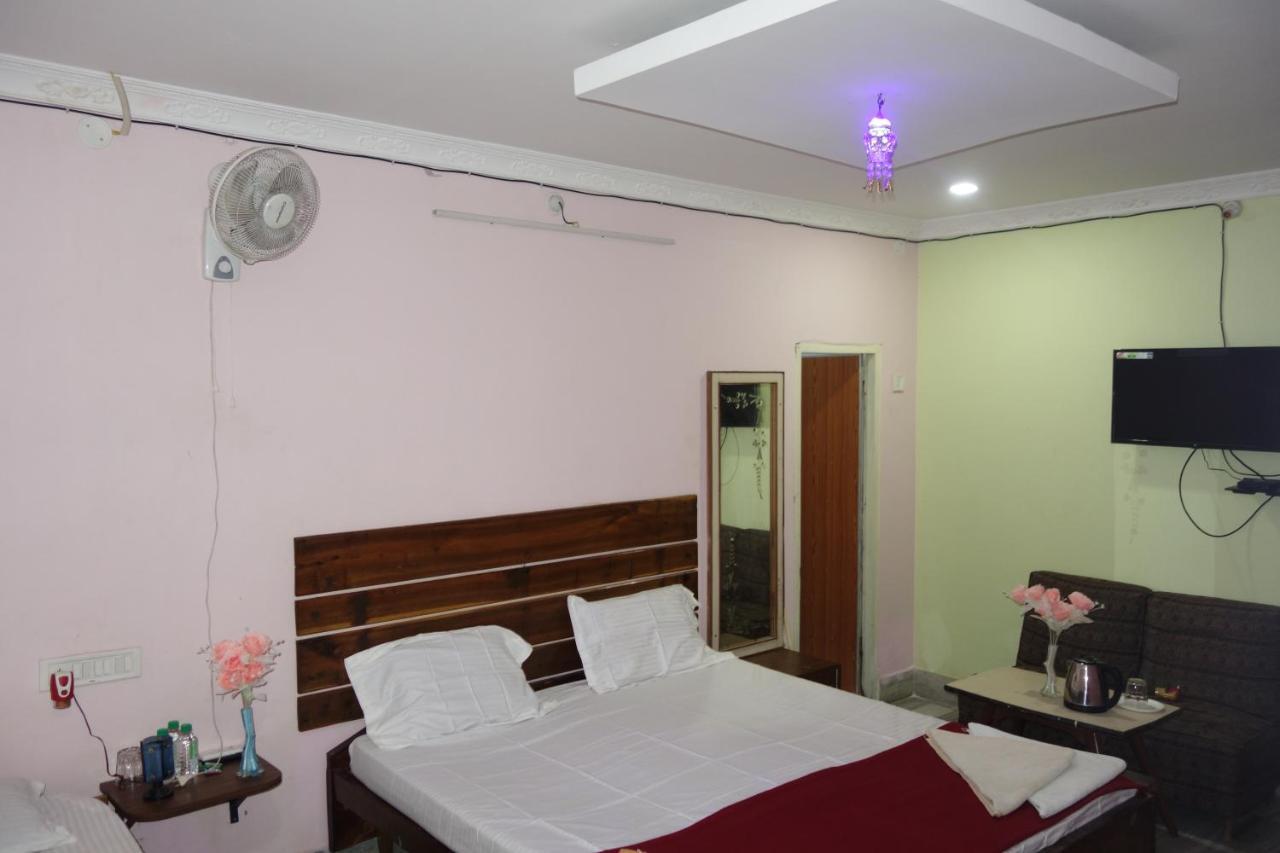 Hotel HCB  Brahmapur Buitenkant foto