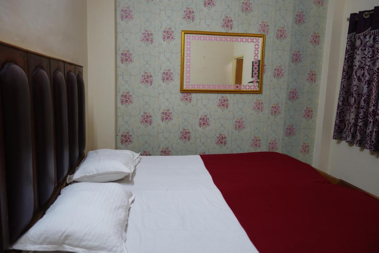 Hotel HCB  Brahmapur Buitenkant foto