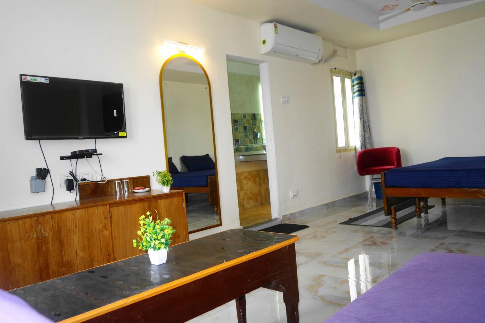 Hotel HCB  Brahmapur Buitenkant foto