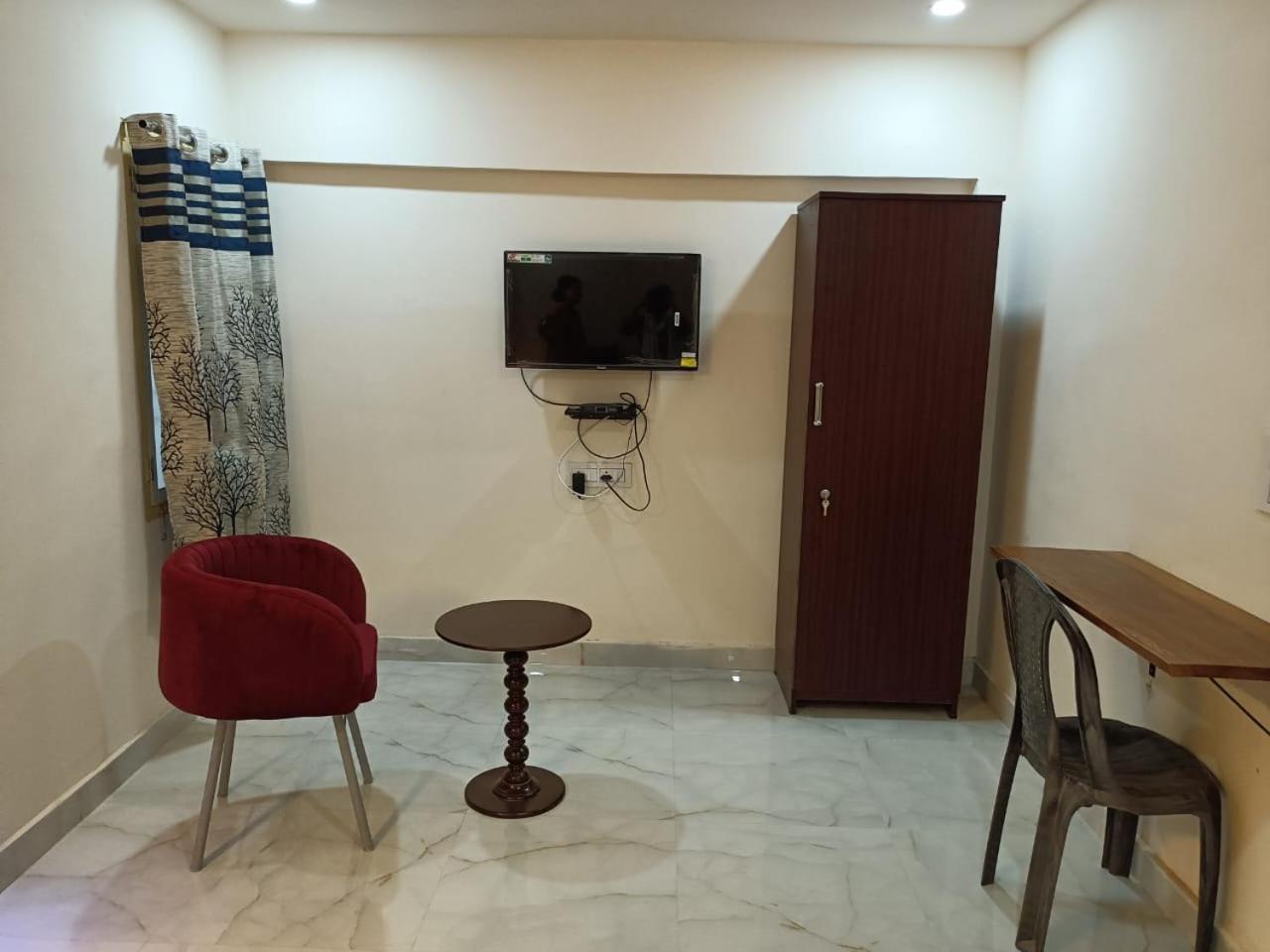 Hotel HCB  Brahmapur Buitenkant foto