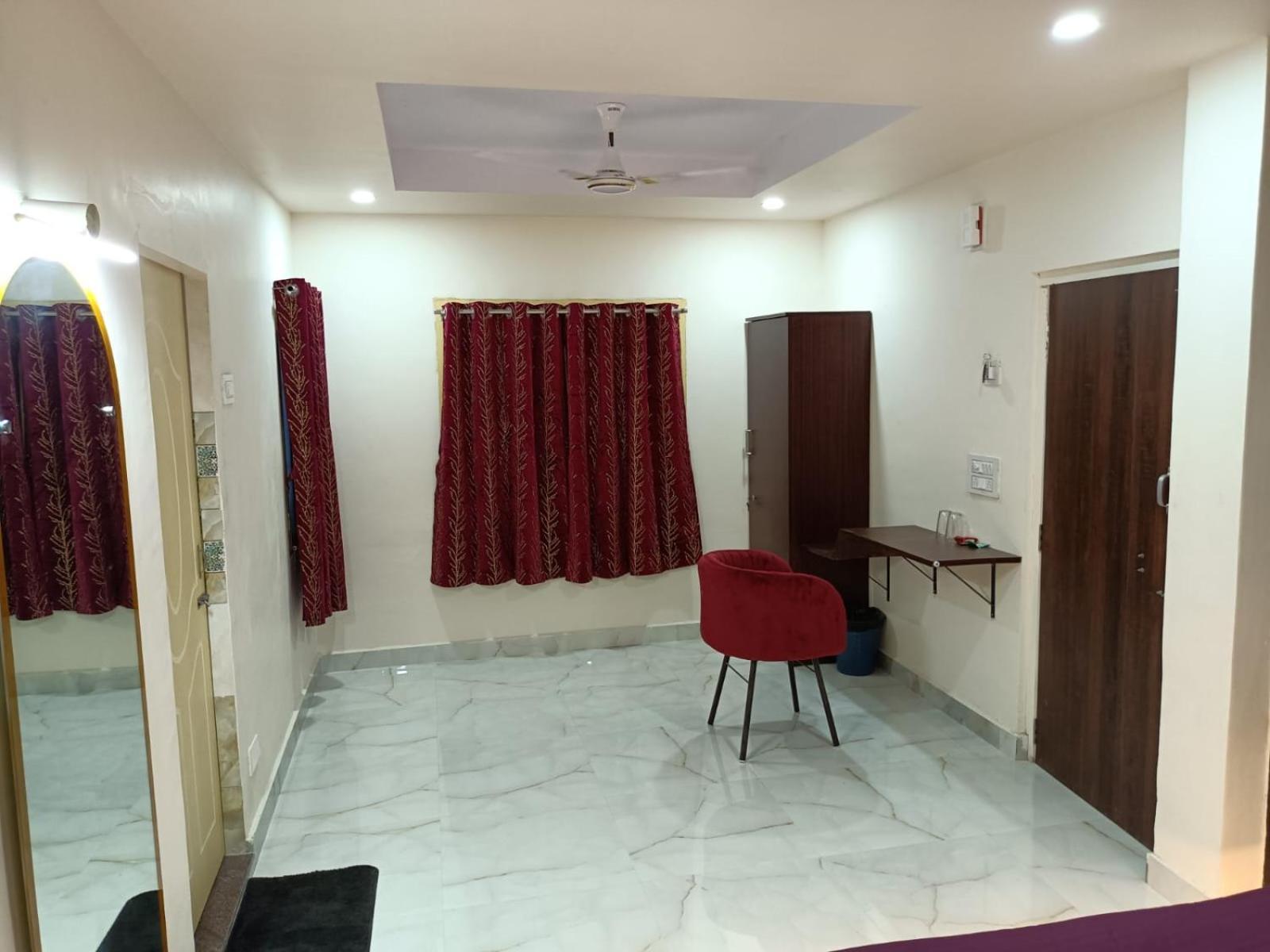Hotel HCB  Brahmapur Buitenkant foto
